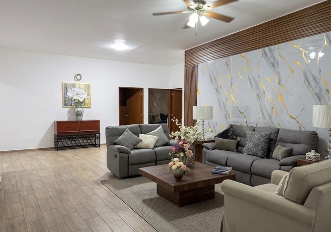 Imagen de la habitación del Hotel La casa de las palmeras. Foto 2