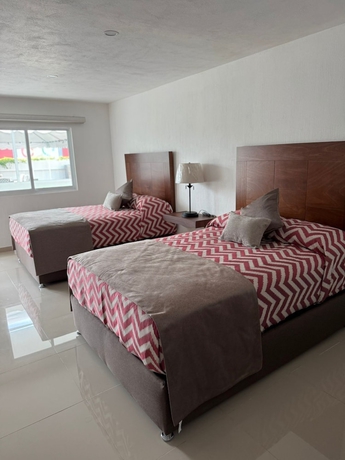 Imagen de la habitación del Hotel La casa de las palmeras. Foto 5