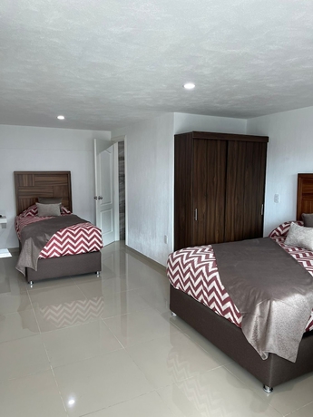 Imagen de la habitación del Hotel La casa de las palmeras. Foto 10
