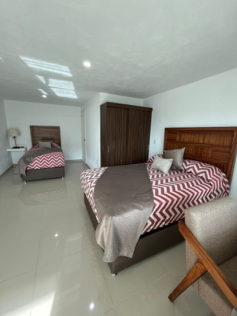 Imagen de la habitación del Hotel La casa de las palmeras. Foto 11