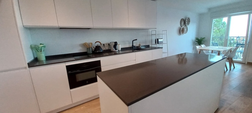 Imagen de la habitación del Hotel La familia Mijas apartments. Foto 14
