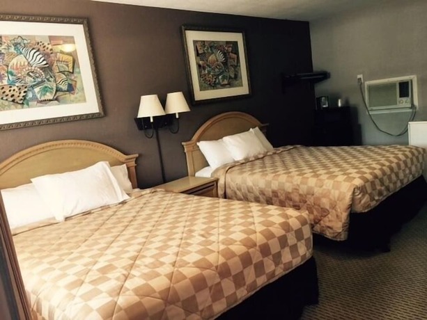Imagen de la habitación del Hotel LaBelle Motel. Foto 9
