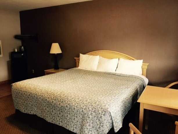 Imagen de la habitación del Hotel LaBelle Motel. Foto 11