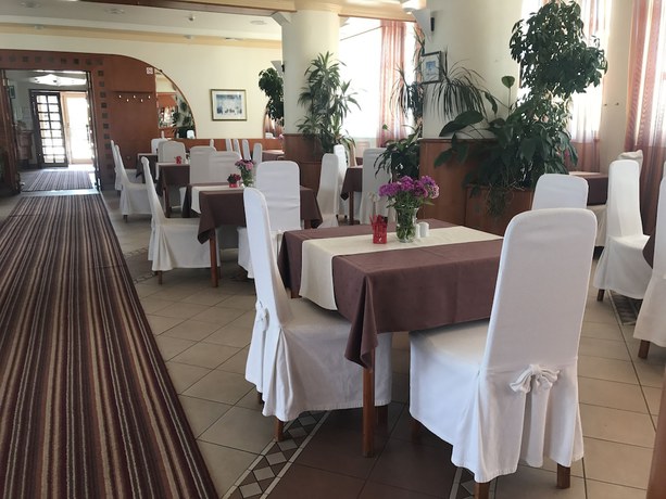 Imagen del bar/restaurante del Hotel LaGus. Foto 4
