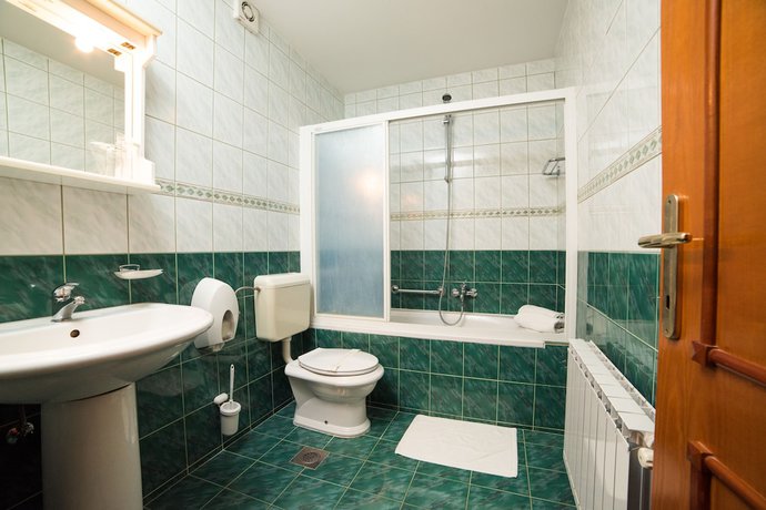 Imagen de la habitación del Hotel LaGus. Foto 10