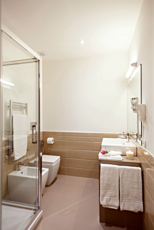 Imagen de la habitación del Hotel LaHouse Luxury Accommodation. Foto 6