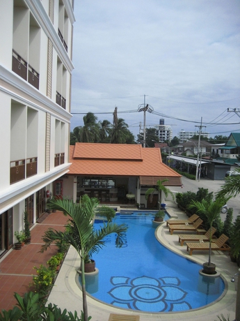 Imagen de la piscina del Hotel LaOr Inn Hua Hin. Foto 16