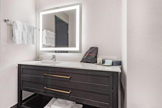 Imagen de la habitación del Hotel LaQuinta Suites by Wyndham South Bend Notre Dame Area. Foto 11