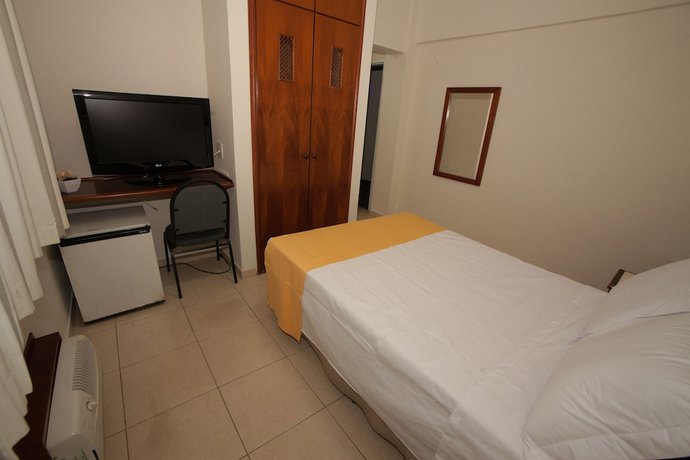 Imagen de la habitación del Hotel L&aacute;paros. Foto 14