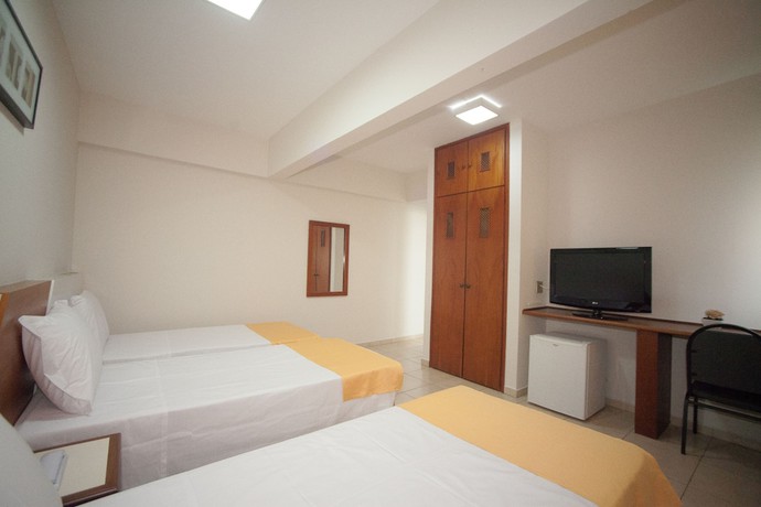 Imagen de la habitación del Hotel L&aacute;paros. Foto 15