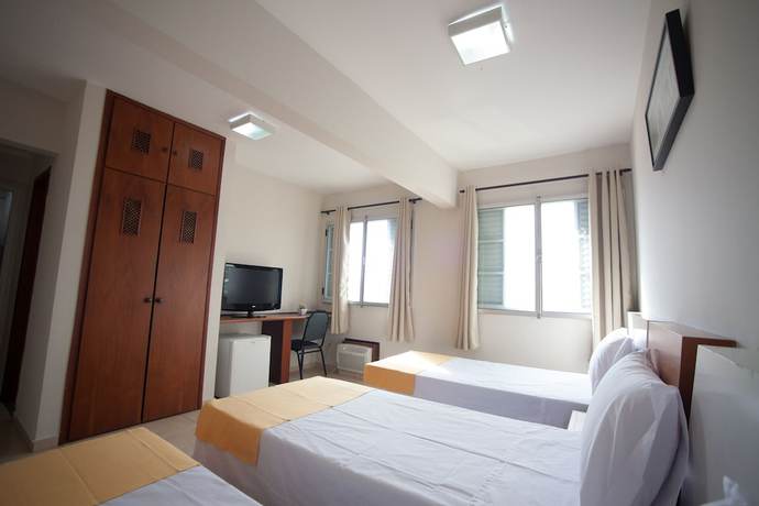 Imagen de la habitación del Hotel L&aacute;paros. Foto 16