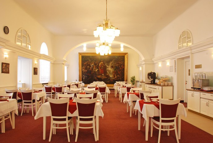 Imagen del bar/restaurante del Hotel L&aacute;zeňsk&yacute; hotel Sadov&yacute; Pramen. Foto 4