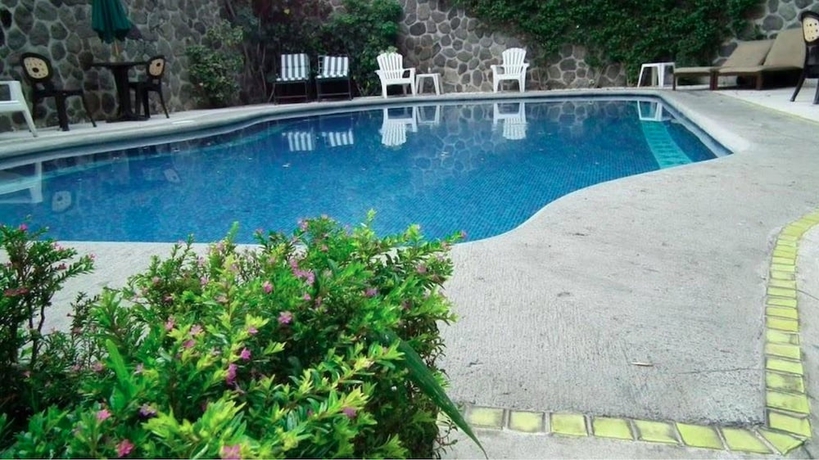 Imagen de la piscina del Hotel Laam. Foto 15