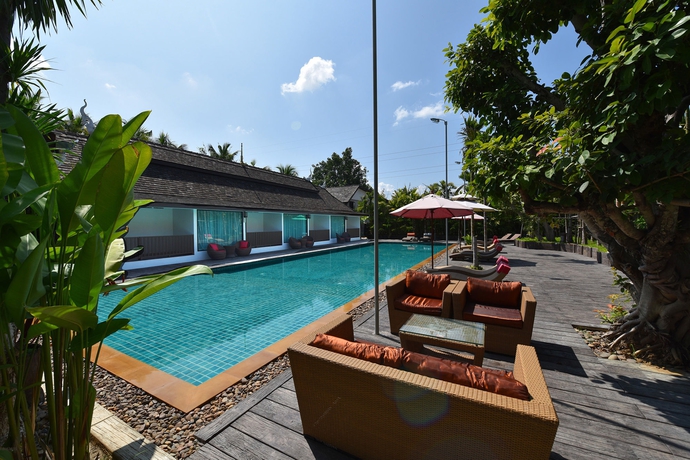 Imagen de la piscina del Hotel Laan Mai Fai Chang Resort. Foto 16