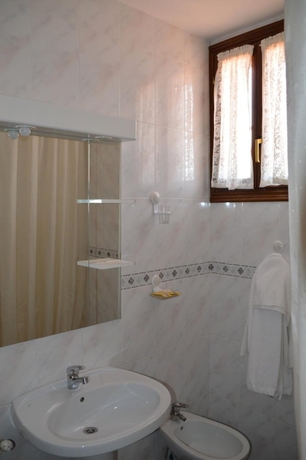 Imagen de la habitación del Hotel Labella Hostal Restaurante. Foto 19