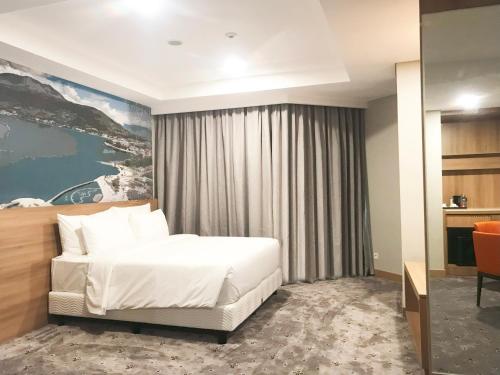 Imagen de la habitación del Hotel Labersa & Convention Center Samosir. Foto 19