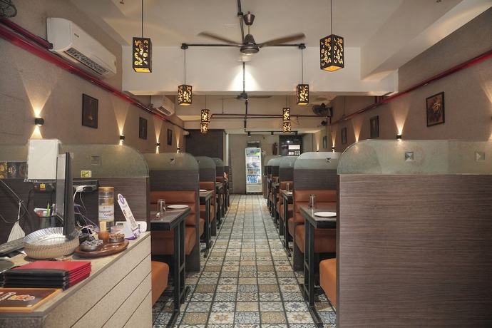 Imagen del bar/restaurante del Hotel Labhs Morbi. Foto 2