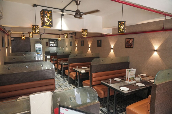 Imagen del bar/restaurante del Hotel Labhs Morbi. Foto 3
