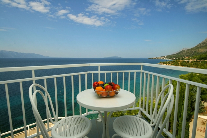 Imagen de los exteriores del Hotel Labineca. Foto 7