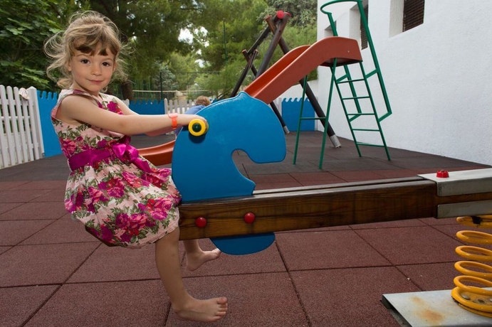 Imagen de los exteriores del Hotel Labineca. Foto 9