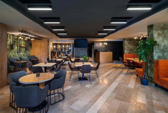 Imagen de los interiores del Hotel Labirint. Foto 20