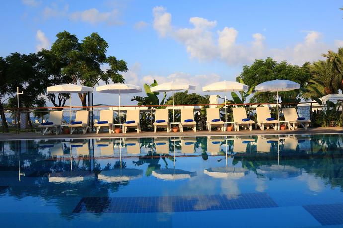 Imagen de la piscina del Hotel Labranda Alantur Resort - All Inclusive. Foto 12