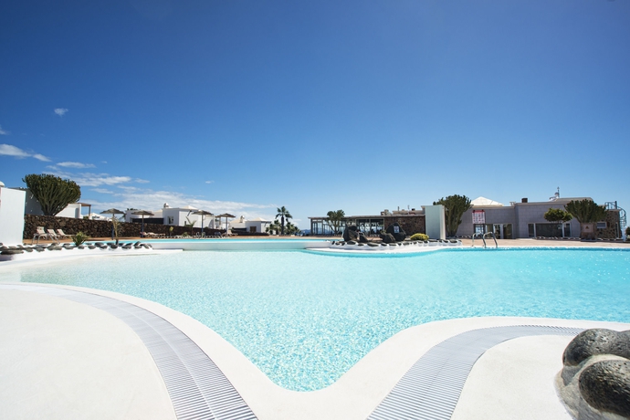 Imagen de la piscina del Hotel Labranda Alyssa Suite. Foto 15