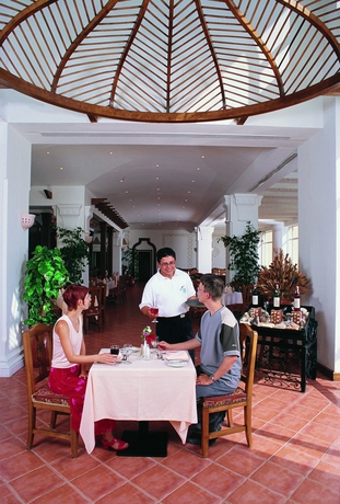 Imagen del bar/restaurante del Hotel Labranda Club Makadi. Foto 5