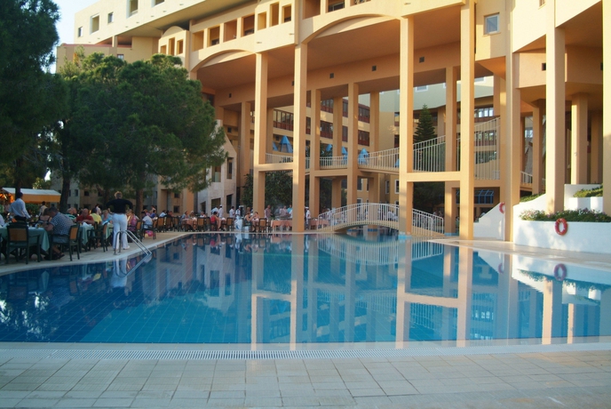 Imagen de la piscina del Hotel Labranda Excelsior Side. Foto 14