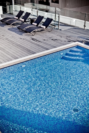 Imagen de la piscina del Hotel Labranda Rocca Nettuno Suites. Foto 10