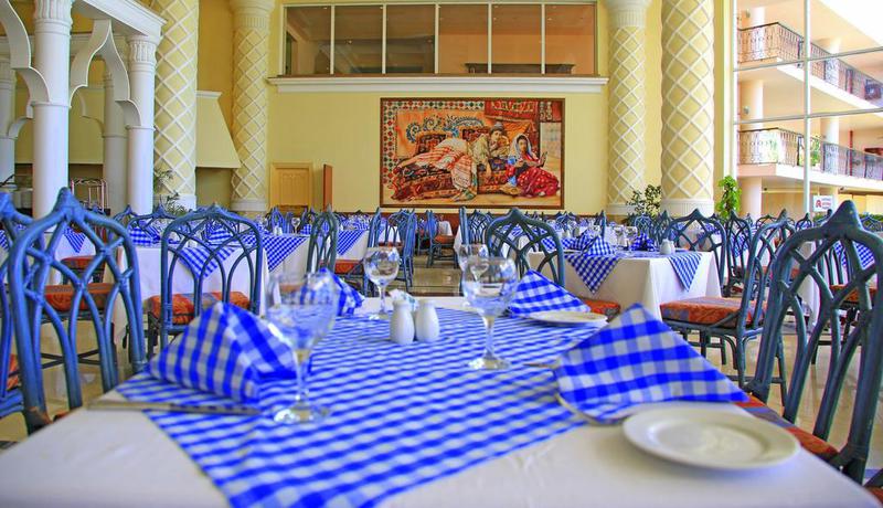 Imagen del bar/restaurante del Hotel Labranda Royal Makadi. Foto 5