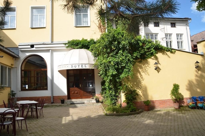 Imagen de los exteriores del Hotel Labuť. Foto 15