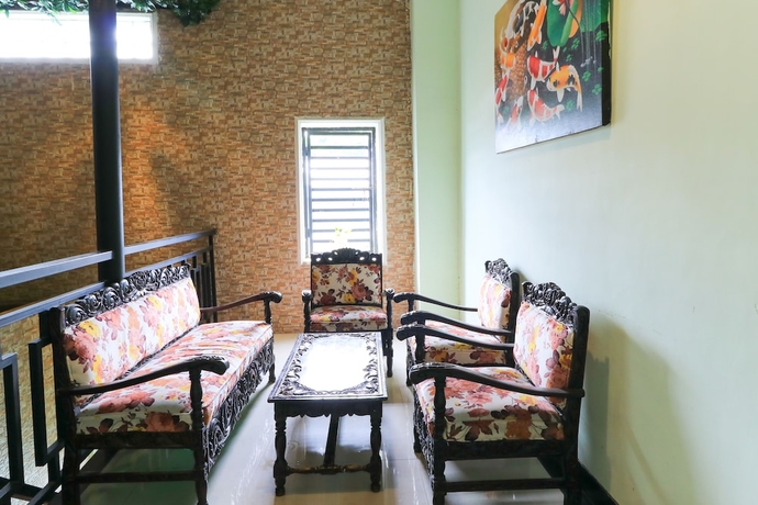 Imagen de los interiores del Hotel Labuana Homestay and Cafe Garden. Foto 14