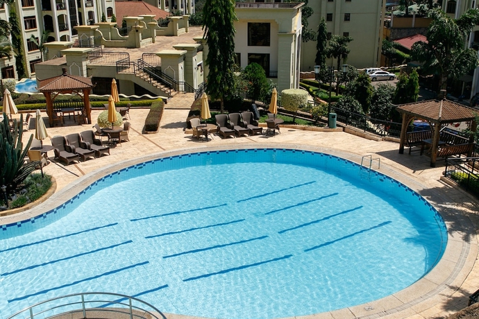 Imagen de la piscina del Hotel Laburnam Courts. Foto 9