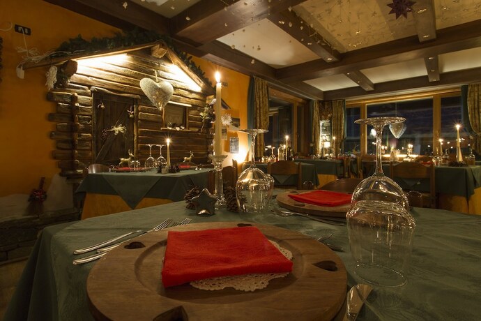 Imagen del bar/restaurante del Hotel Lac Bleu. Foto 13