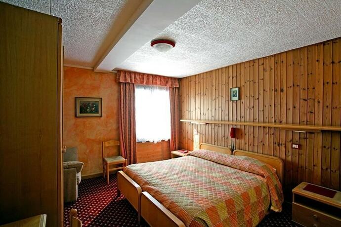 Imagen general del Hotel Lac Bleu. Foto 11