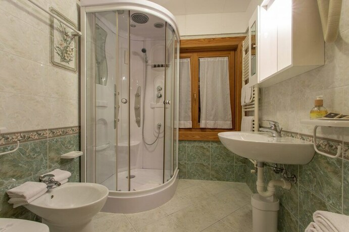 Imagen de la habitación del Hotel Lac Bleu. Foto 26