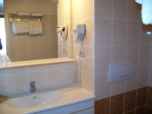 Imagen de la habitación del Hotel Lac Des Graves. Foto 7