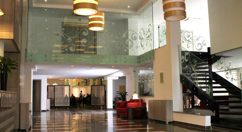 Imagen de los interiores del Hotel Lac Léman. Foto 7