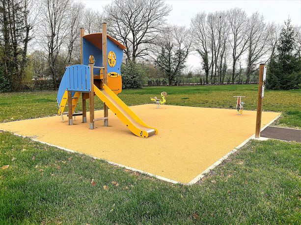 Imagen de los exteriores del Hotel Lac d&rsquo;Orient. Foto 17