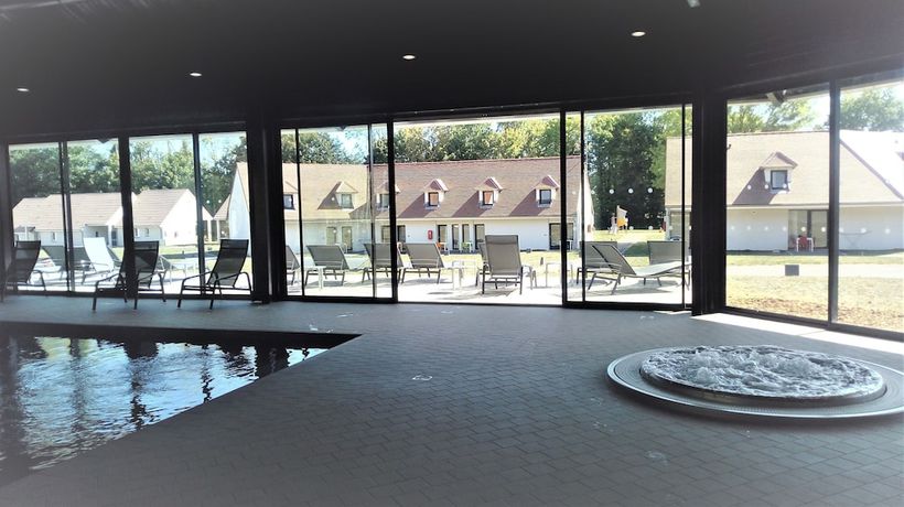 Imagen de la piscina del Hotel Lac d&rsquo;Orient. Foto 18