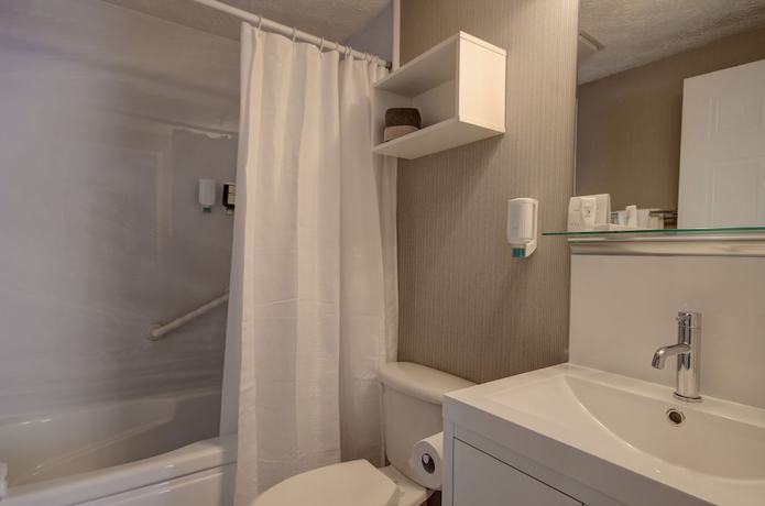 Imagen de la habitación del Hotel Lac-Brome. Foto 4