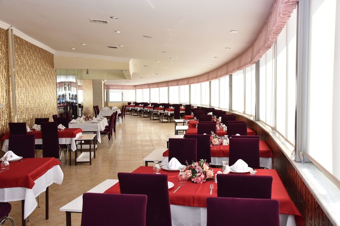 Imagen del bar/restaurante del Hotel Lacin Park. Foto 5