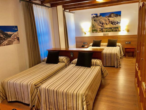 Imagen de la habitación del Hotel Lacreu. Foto 4