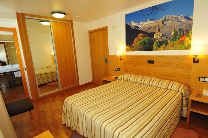 Imagen de la habitación del Hotel Lacreu. Foto 5