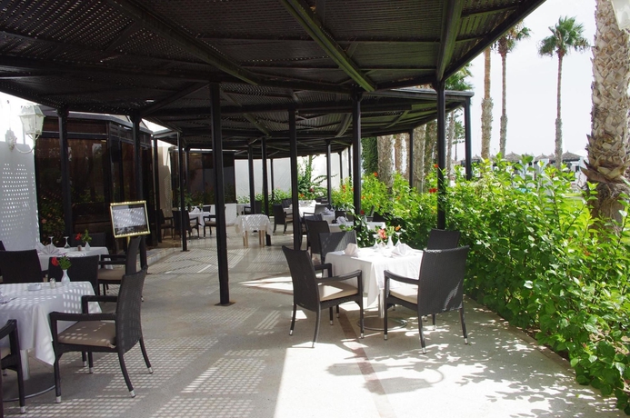 Imagen del bar/restaurante del Hotel L´orient Palace Resort and Spa. Foto 3