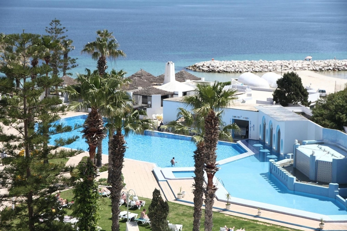 Imagen de la piscina del Hotel L´orient Palace Resort and Spa. Foto 11