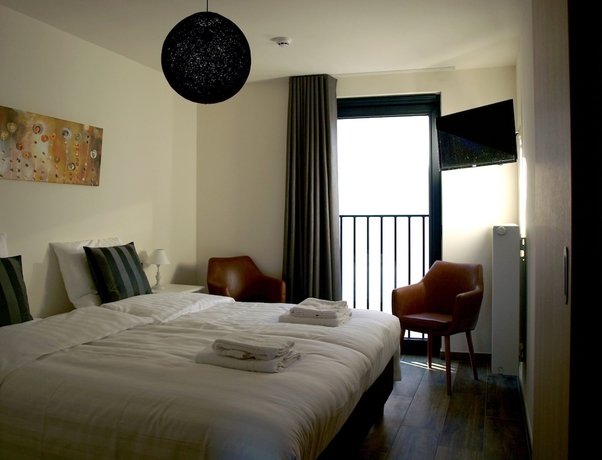 Imagen de la habitación del Hotel Ladeuze. Foto 7