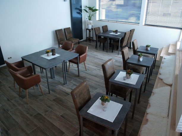 Imagen del bar/restaurante del Hotel Ladeuze. Foto 2