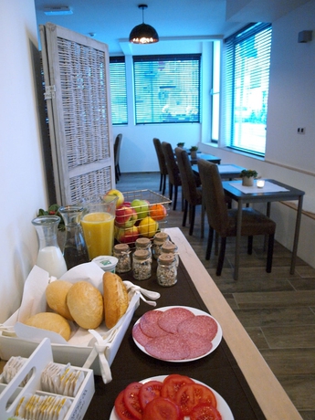 Imagen del bar/restaurante del Hotel Ladeuze. Foto 3